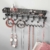 mDesign Schmuckhalter Wand – Hängeaufbewahrung für Halsketten, Ohrringe, Armbänder und andere Accessoires – praktischer Schmuck Organizer aus Metall – schwarz - 2